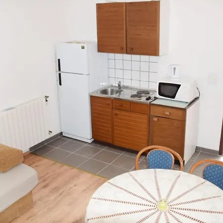 Private ,surrounded By Nature,50m From The Sea דירה
