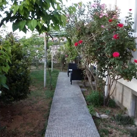 Apartament Private ,surrounded By Nature,50m From The Sea Povljana