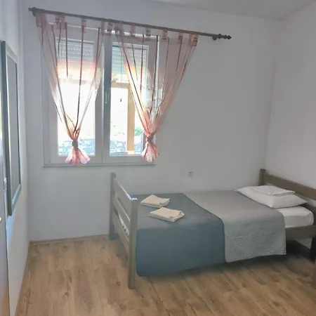 Private ,surrounded By Nature,50m From The Sea Povljana